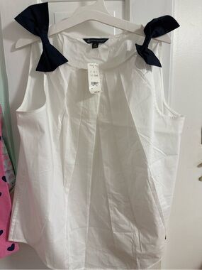 Brooks Brothers White Sleeveless Cotton Top with Navy Shoulder Bows